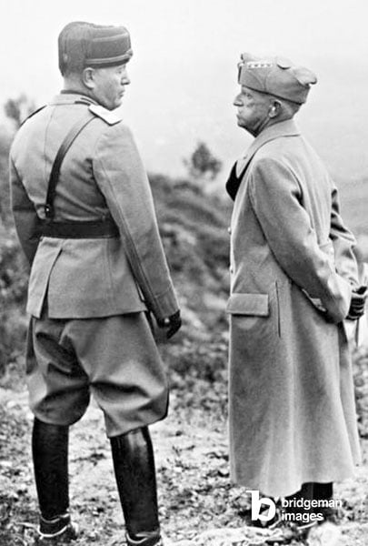 Benito Mussolini e Vittorio Emanuele III, 1935 (foto bn)  © SZ Photo  Scherl  Bridgeman Images 
