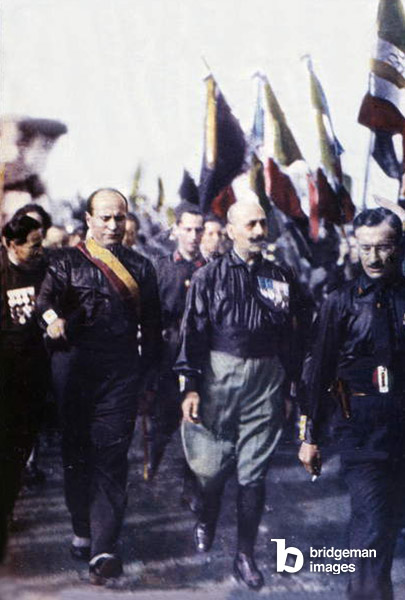 Mussolini durante la marcia su Roma. 1922. Foto colorata a mano 1923. (XX secolo)  Collezione privata  © Giancarlo Costa  Bridgeman Images 
