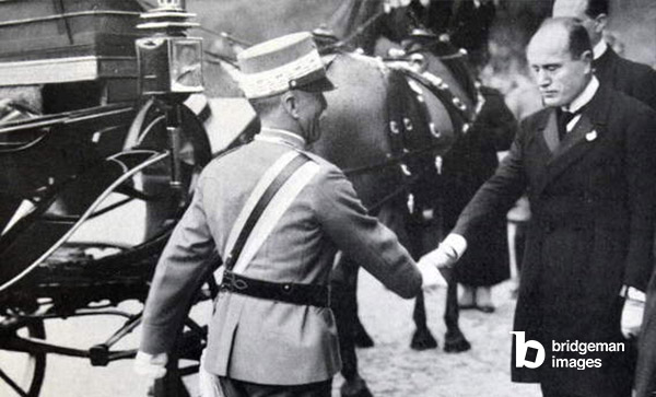 Roma - 4 novembre 1922 - Il saluto al Re - Mussolini davanti alla Chiesa di Santa Maria degli Angeli  Universal History ArchiveUIG  Bridgeman Images 