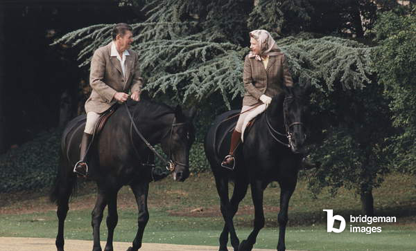 Präsident Reagan und Königin Elizabeth II. beim Reiten auf Schloss Windsor