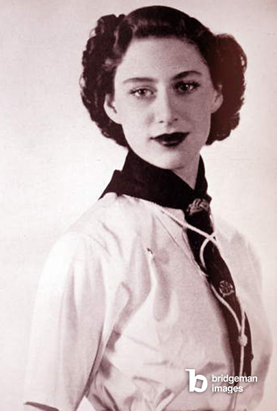 Ritratto fotografico della principessa Margaret, contessa di Snowdon (1930-2002) nella sua uniforme di San Giovanni. Datato 20° secolo. © Universal History ArchiveUIG  Bridgeman Images 
